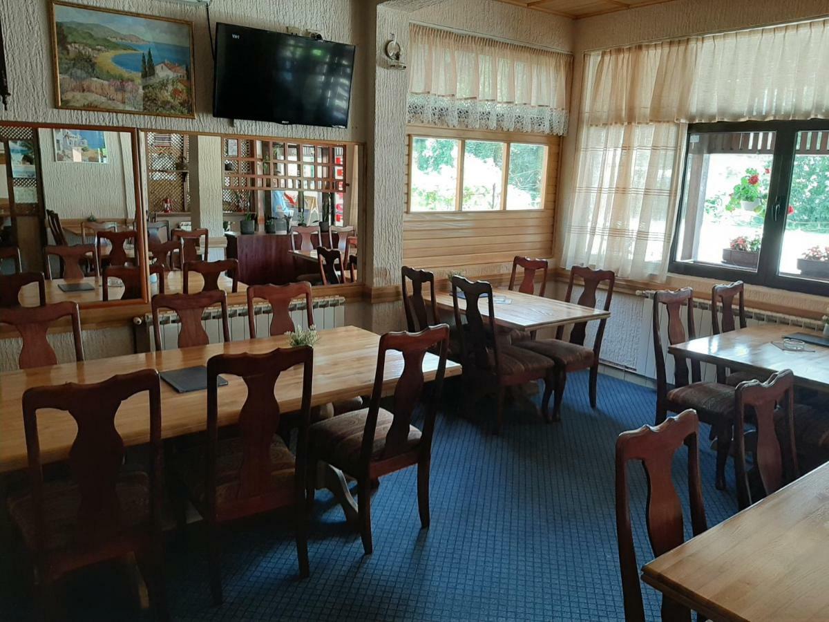 Restoran I Sobe "Tocak" Acomodação com café da manhã Doboj Exterior foto